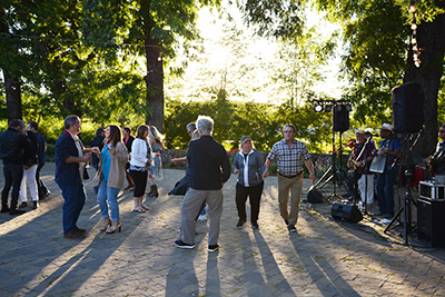 Guests dancing to live music